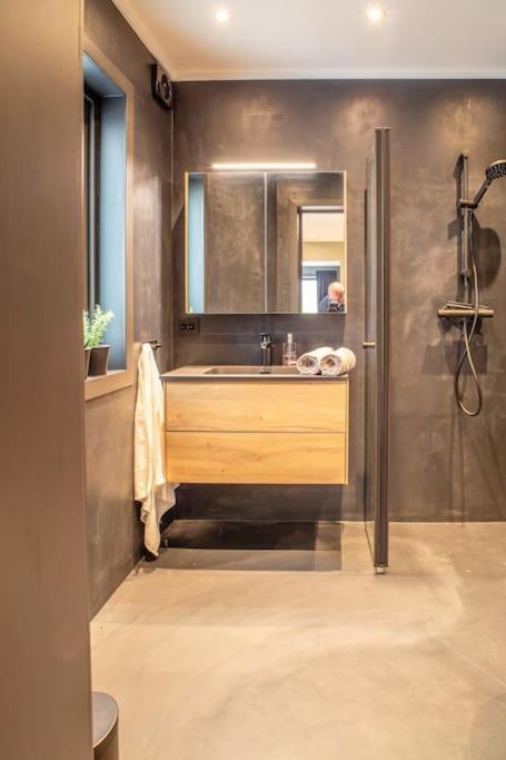 Near Brosundet, Newly Refurnished, Free Street Parking Apartment Alesund Ngoại thất bức ảnh