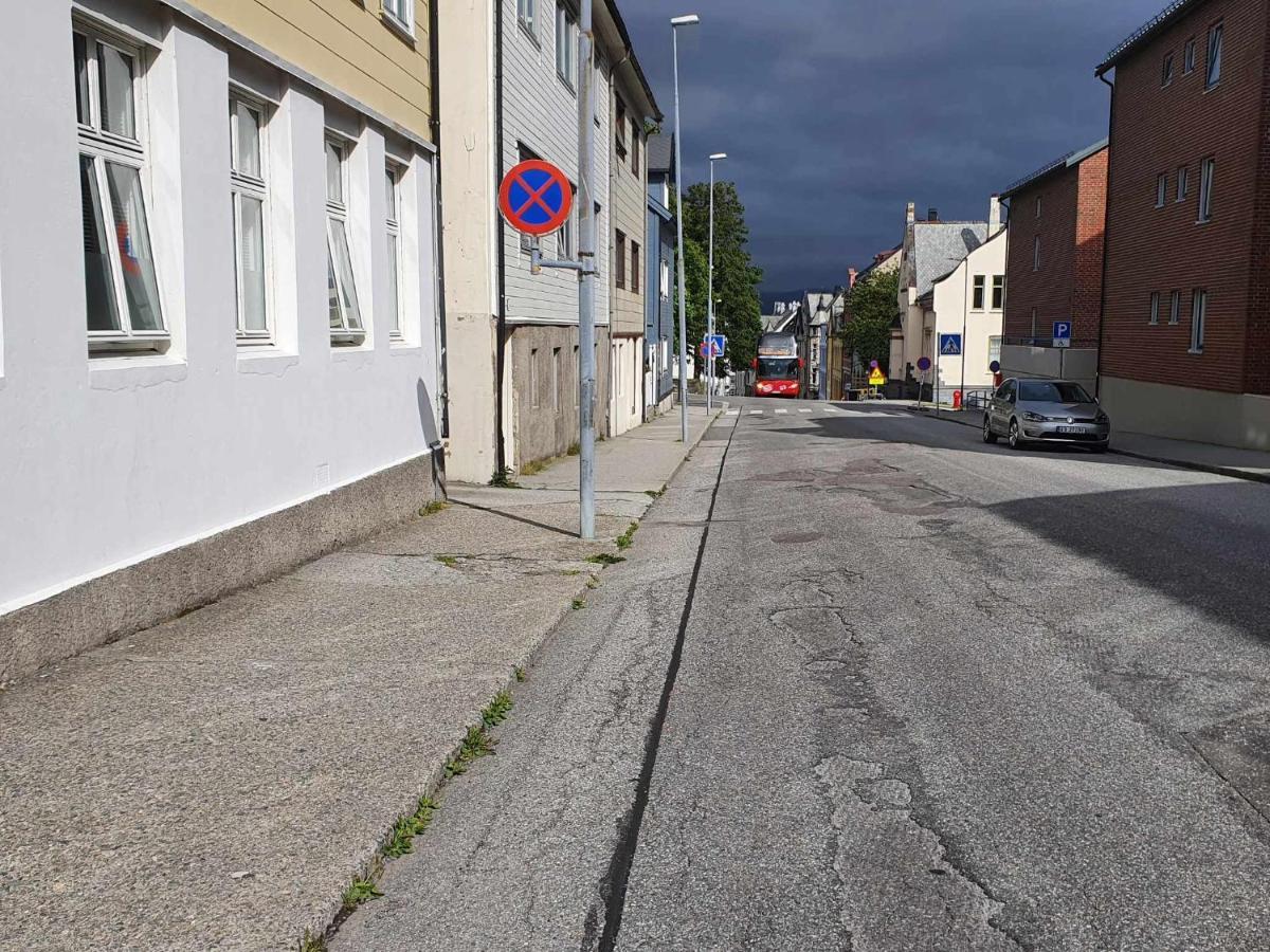 Near Brosundet, Newly Refurnished, Free Street Parking Apartment Alesund Ngoại thất bức ảnh